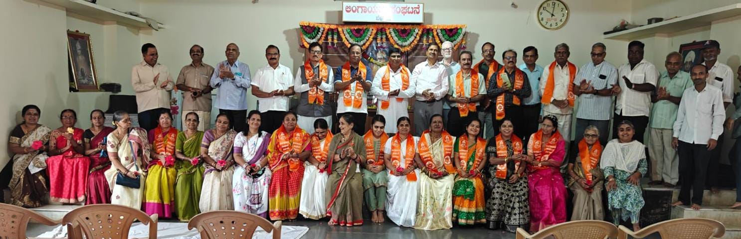 ವಾರದ ಪ್ರಾಥ೯ನೆ ವಚನ ವಿಶ್ಲೇಷನೆ ರಾಷ್ಟ್ರಿಯ ಭಕ್ತಿ ಗೀತೆಗಳು ಕಾಯ೯ಕ್ರಮ. ಬೆಳಗಾವಿ. ವಚನ ಪಿತಾಮಹ ಡಾ ಫ. ಗು ಹಳಕಟ್ಟಿ ಲಿಂಗಾಯತ ಭವನ ಮಹಾಂತೇಶ ನಗರ ಬೆಳಗಾವಿಯಲ್ಲಿ image